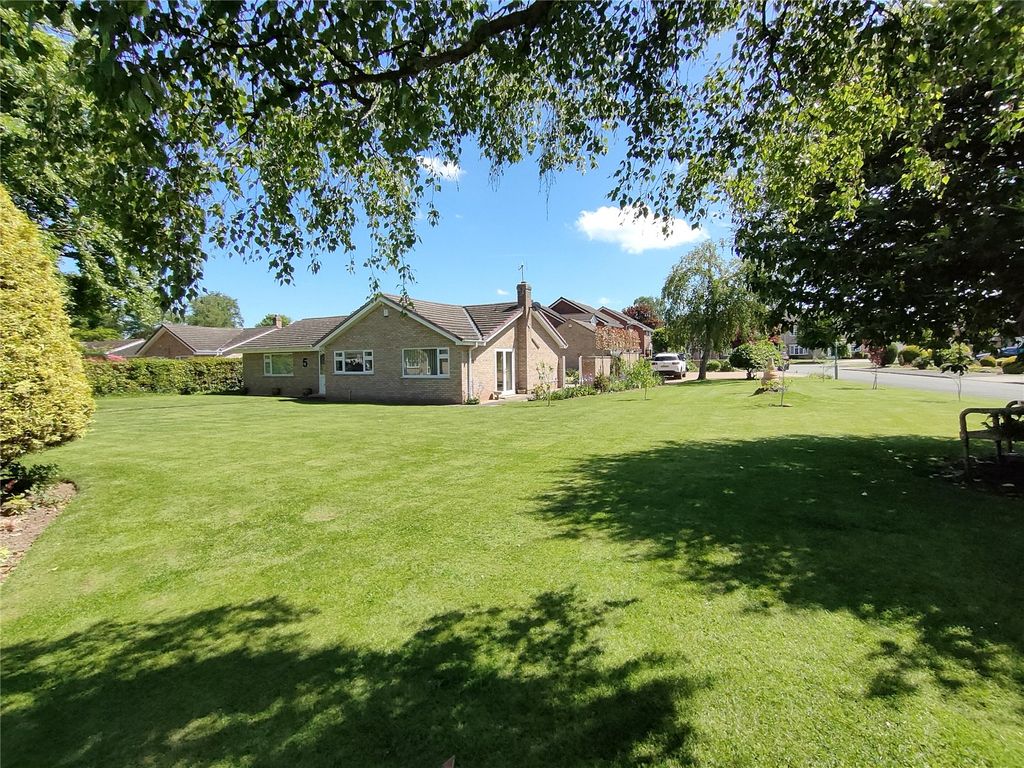 Lonsdale Drive, Washford Park, Shrewsbury, Shropshire SY3  