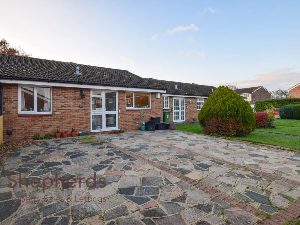 2 bed terraced bungalow for sale in Granby Park Road, West Cheshunt EN7