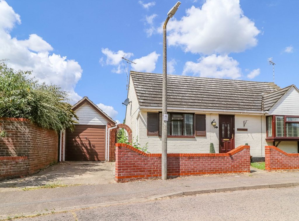 2 bed bungalow for sale in Caroline Close, Wivenhoe, Colchester CO7