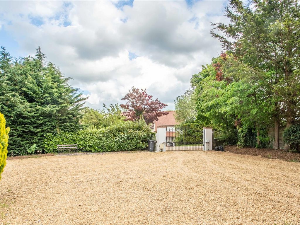 3 bed property for sale in Cutlers Green, Thaxted, Dunmow CM6 Zoopla