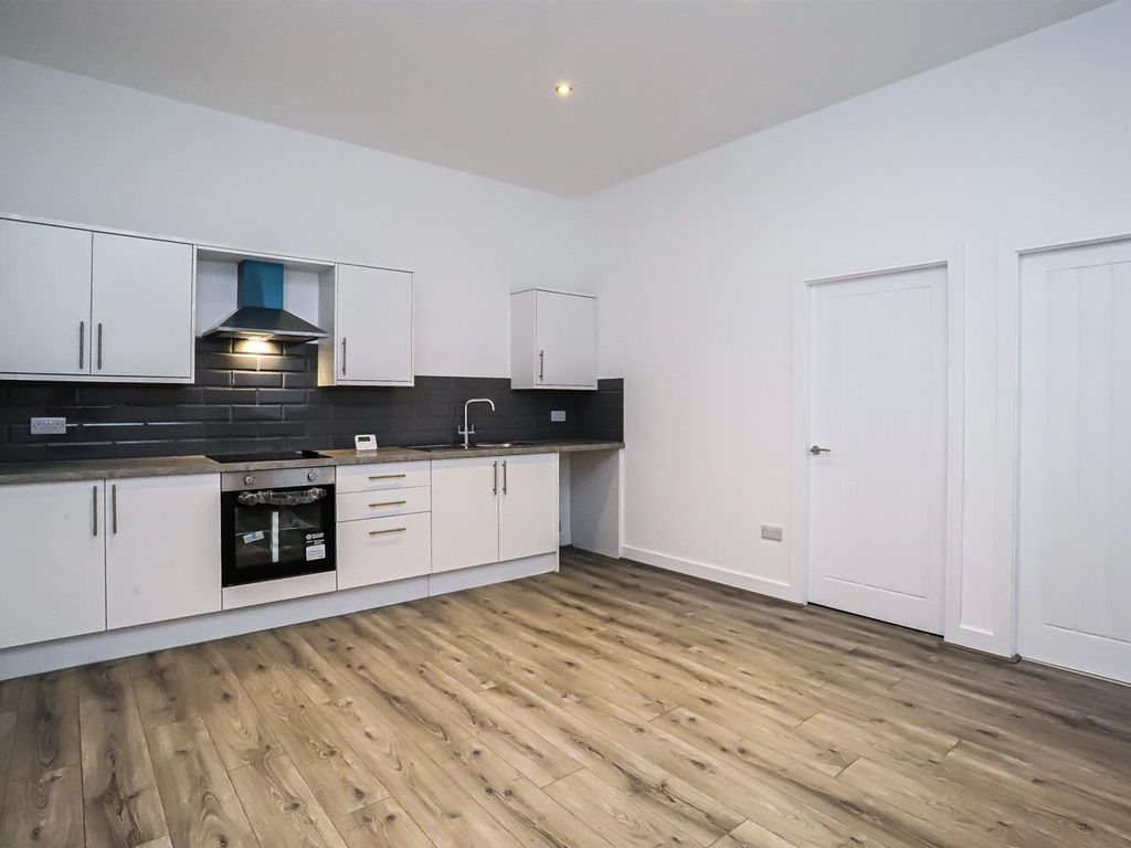 1 bed flat to rent in Nairne Street, Burnley BB11, £550 pcm Zoopla