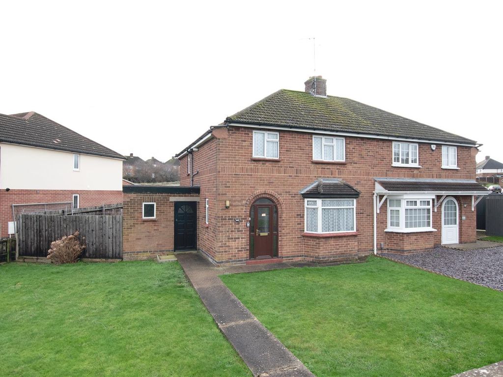 3 bed semidetached house for sale in Kingsway, Wellingborough NN8, £