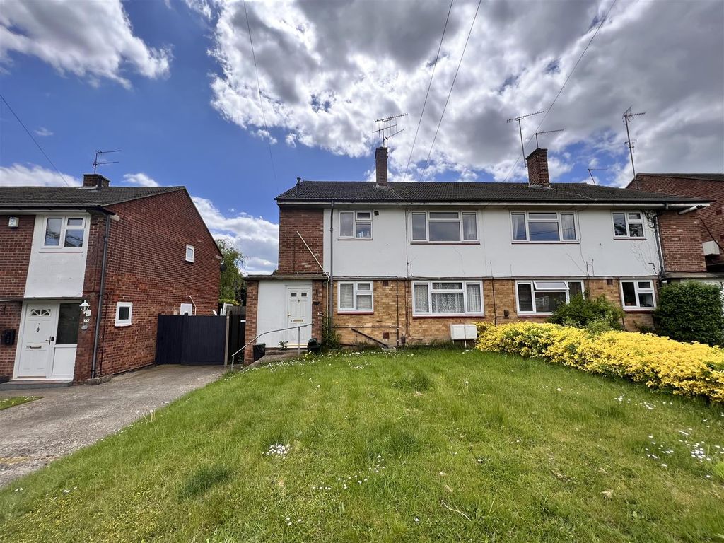 2 bed flat to rent in Walsingham Road, St. Pauls Cray, Orpington BR5, £