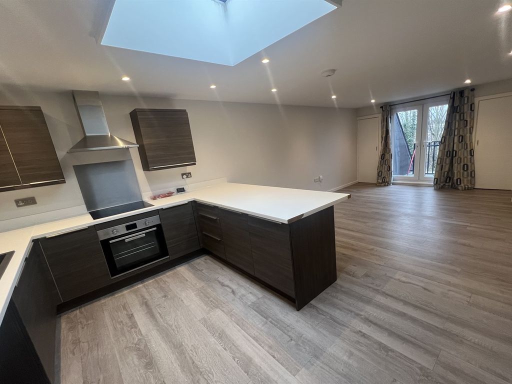 2 bed flat to rent in The Parade, Crayford Way, Crayford, Dartford DA1