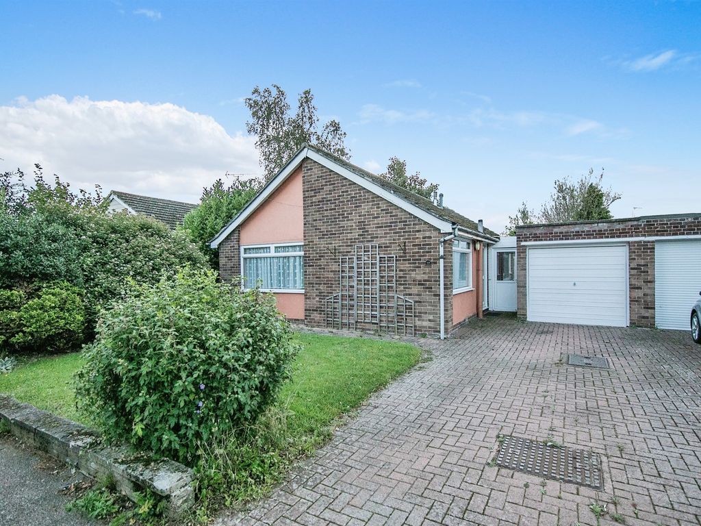 3 bed detached bungalow for sale in Templewood Road, Colchester CO4, £