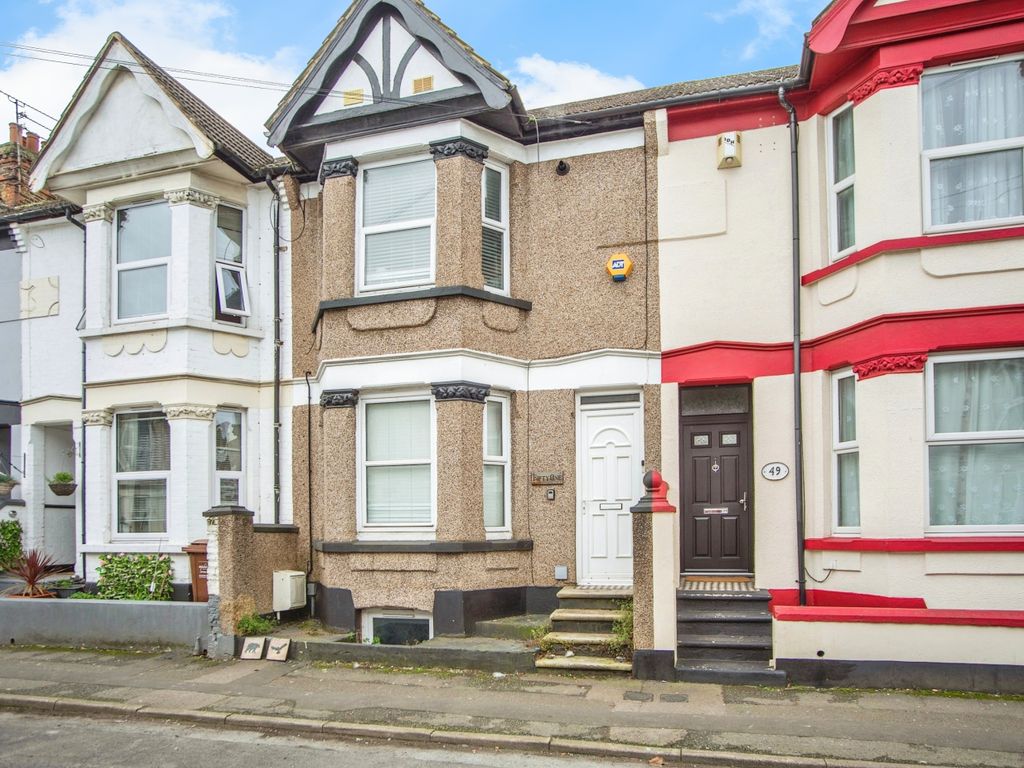 6 bed terraced house for sale in Linden Road, Gillingham ME7, £425,000