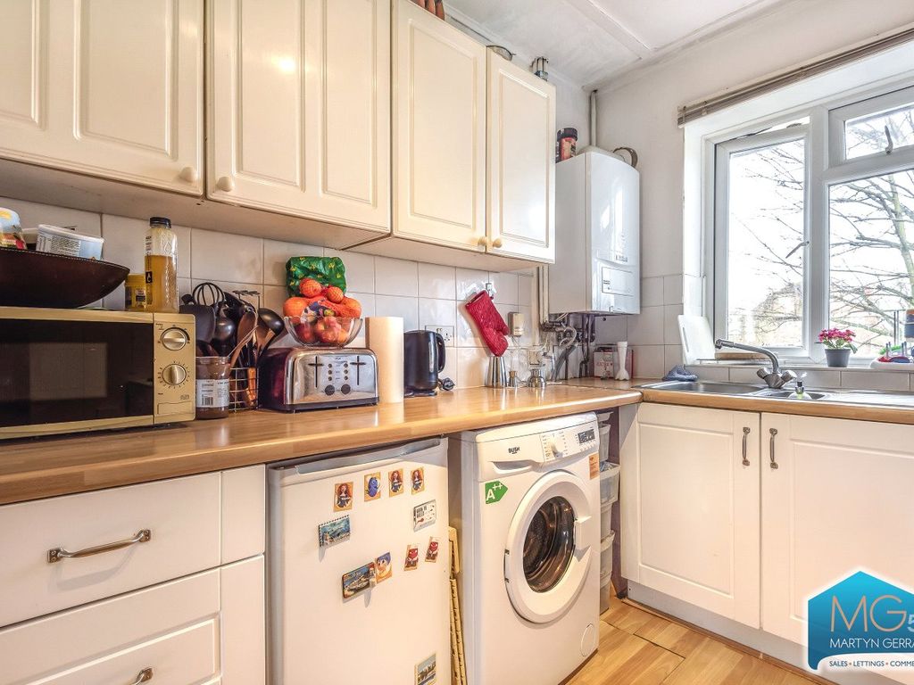 2 bed flat to rent in Basing Way, Finchley N3 Zoopla