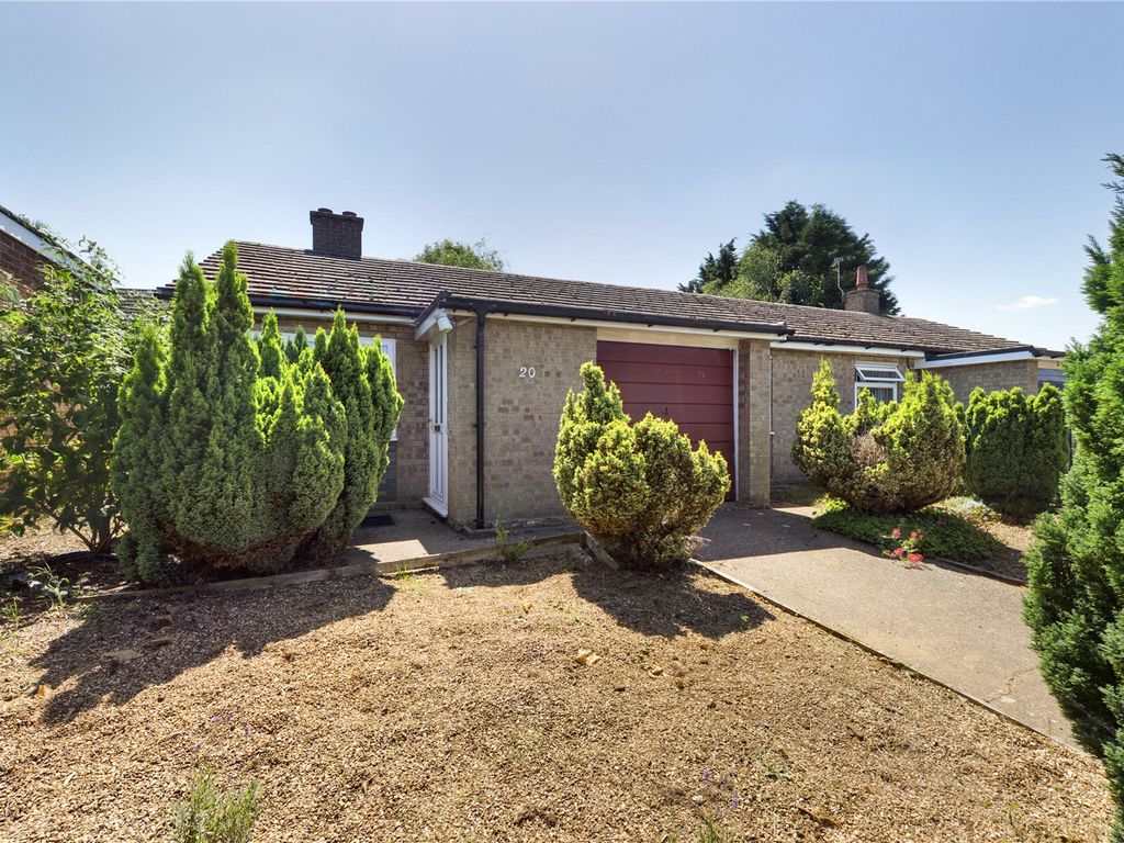 2 bed bungalow for sale in School Close, Gamlingay, Sandy, Beds SG19