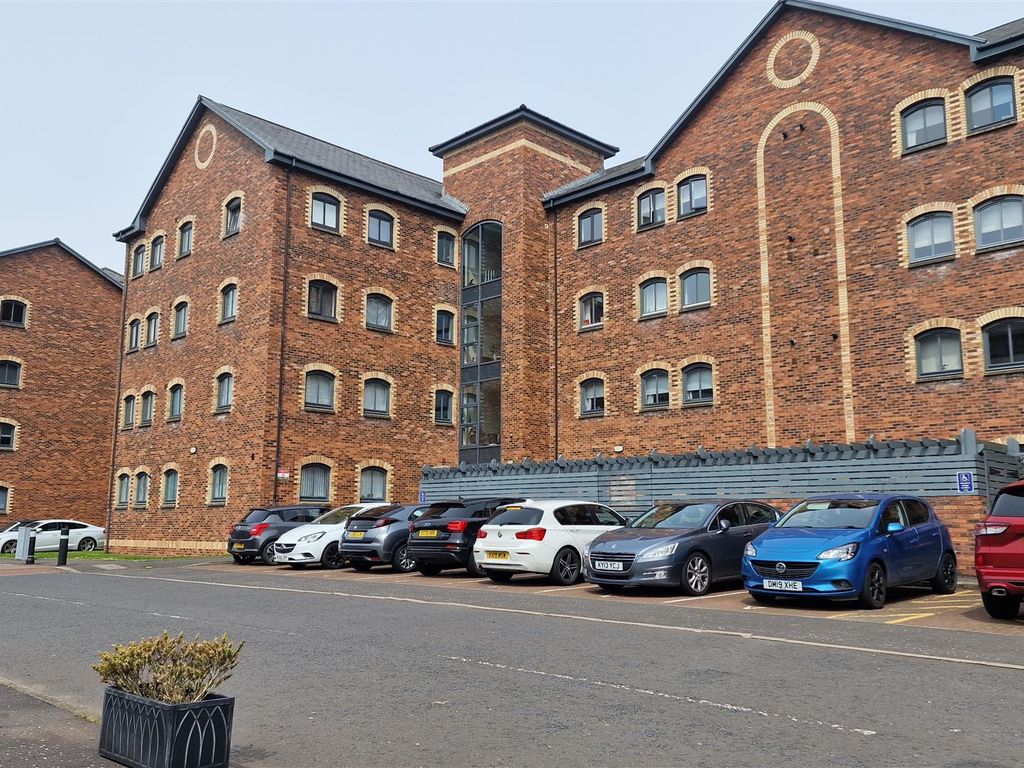 2 bed flat to rent in James Watt Way, Greenock PA15 Zoopla