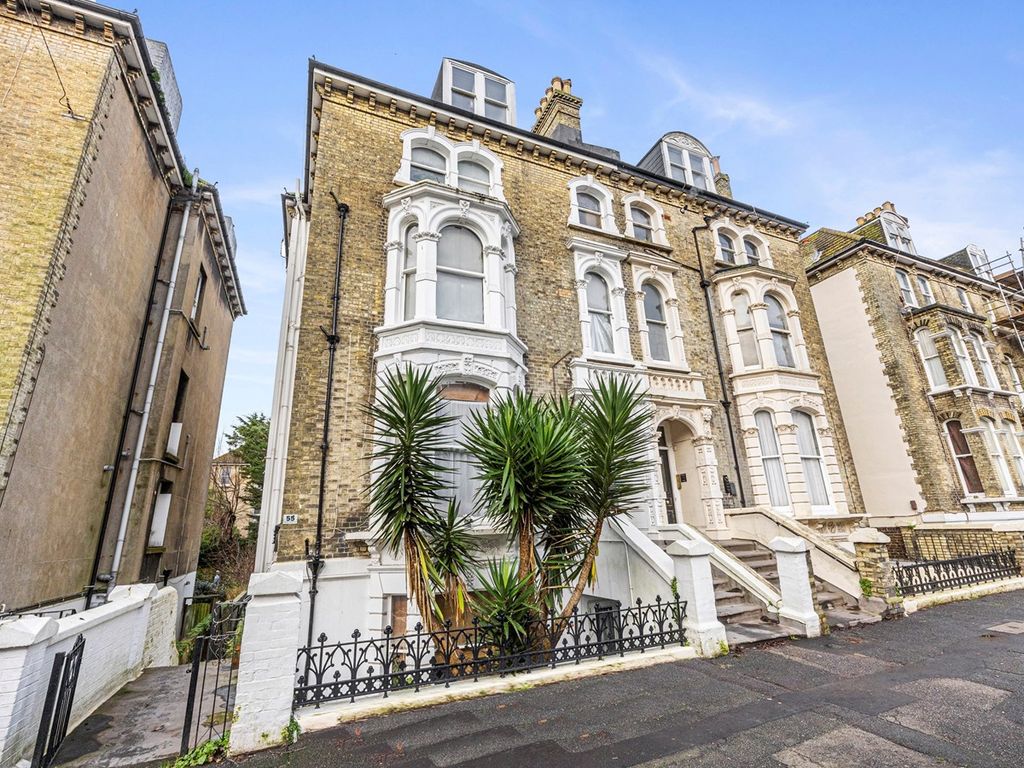 Studio to rent in Tisbury Road, Hove BN3, £950 pcm Zoopla