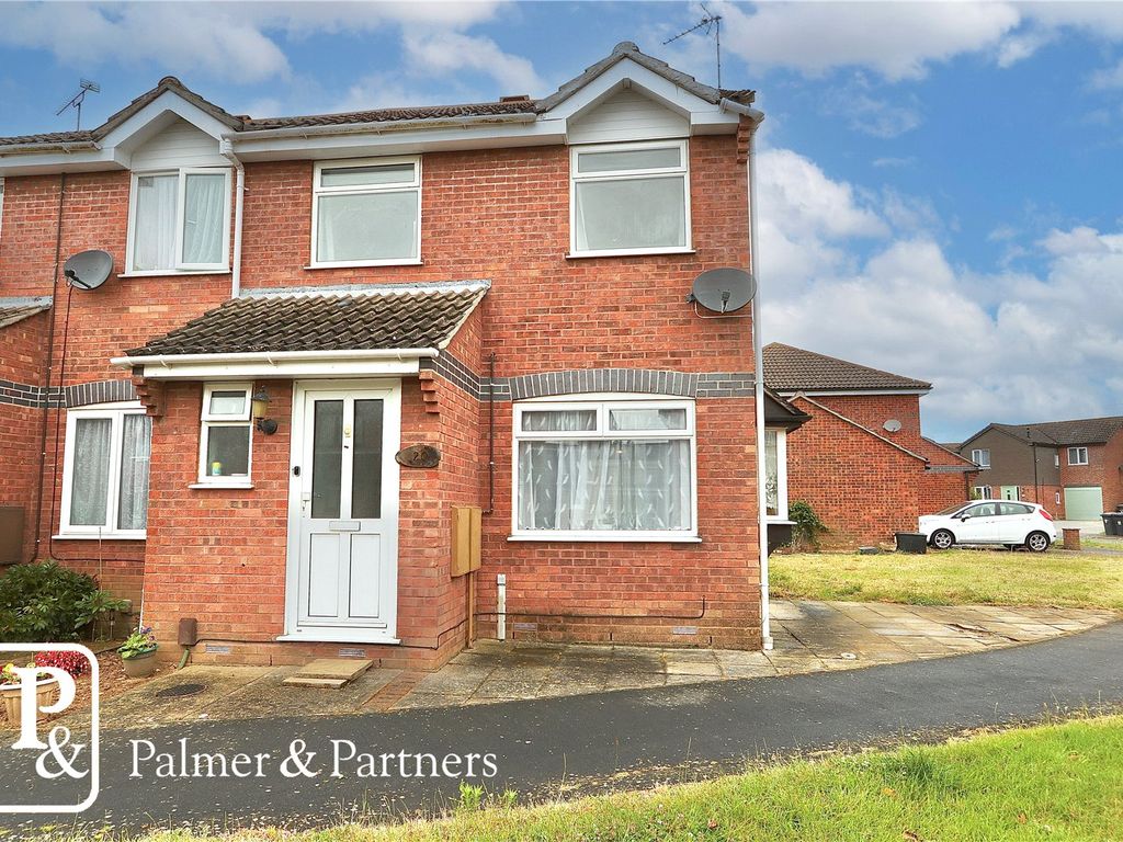 3 bed semidetached house for sale in Wentworth Drive, Ipswich, Suffolk