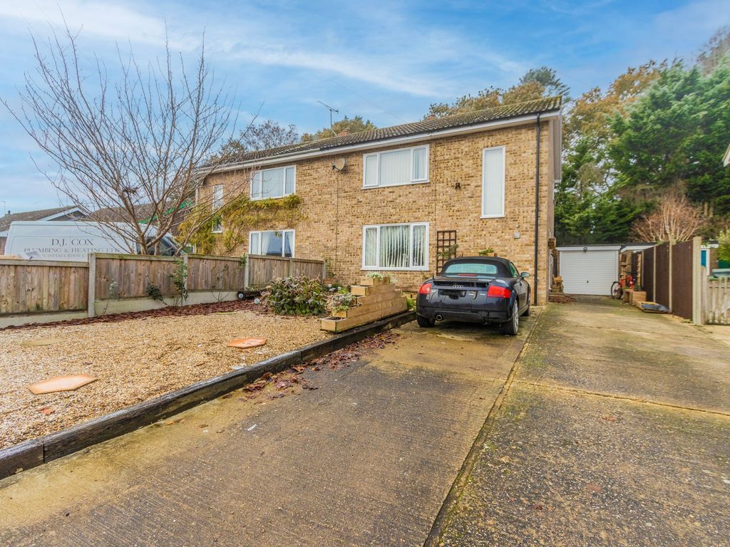 3 bed semidetached house for sale in Oakland Drive, Beetley NR20, £