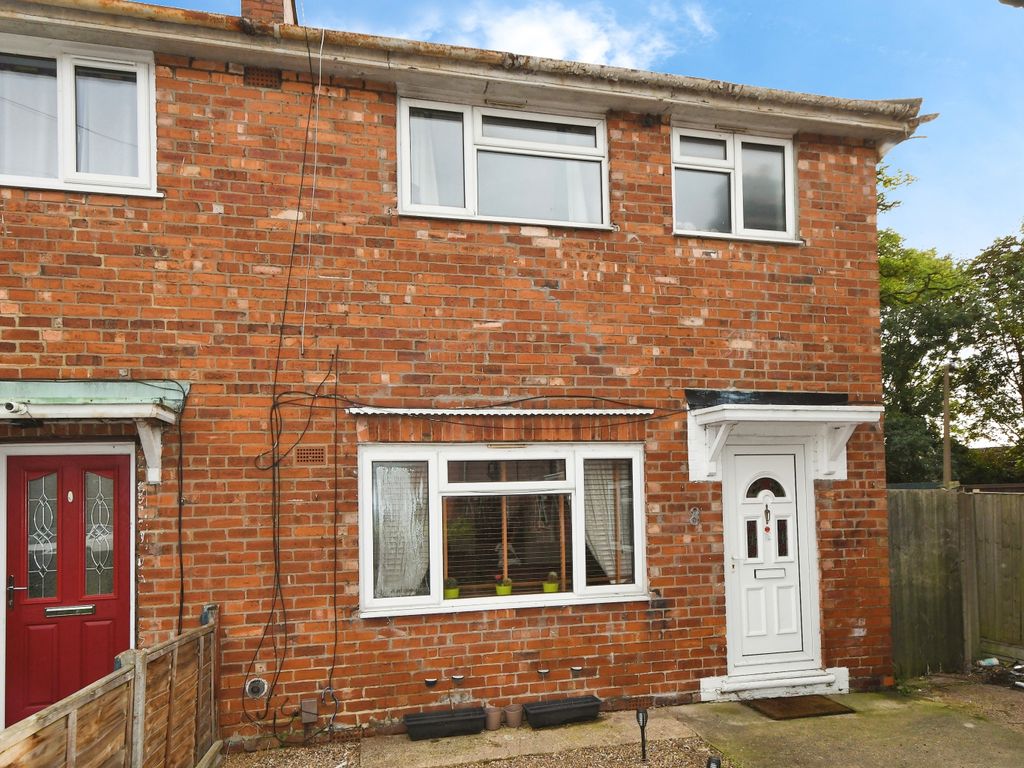 3 bed end terrace house for sale in Bentinck Square, Lincoln