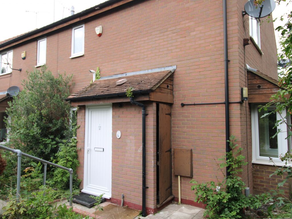 1 bed end terrace house to rent in Copperfields, Luton LU4, £950 pcm Zoopla