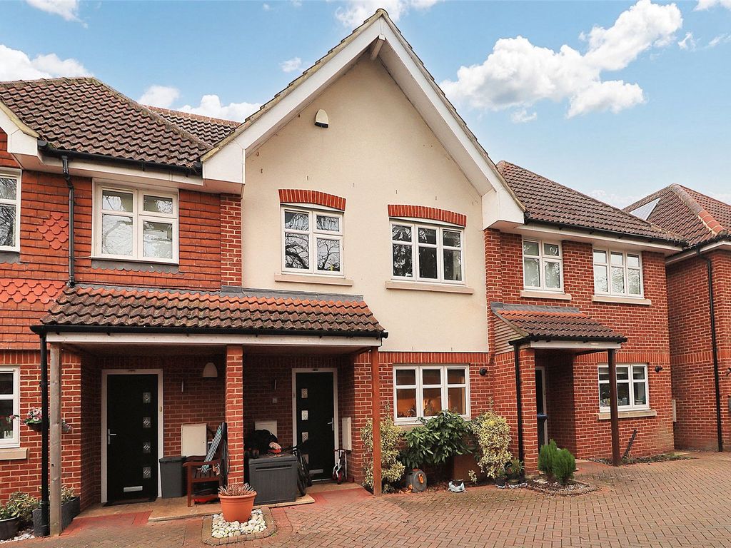 4 bed terraced house for sale in Woking, Surrey GU22, £550,000 Zoopla
