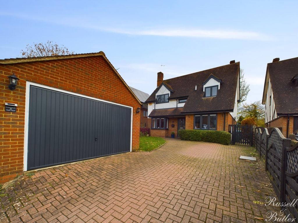 4 bed detached house for sale in North End Road, Steeple Claydon