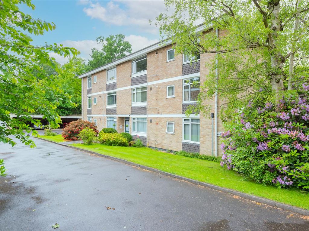 2 bed flat for sale in Heathermount Gardens, Edgcumbe Park, Crowthorne