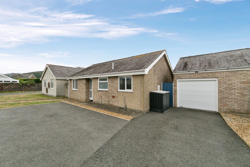 2 bed bungalow for sale in 31 Ty Canol, Harlech LL46 Zoopla