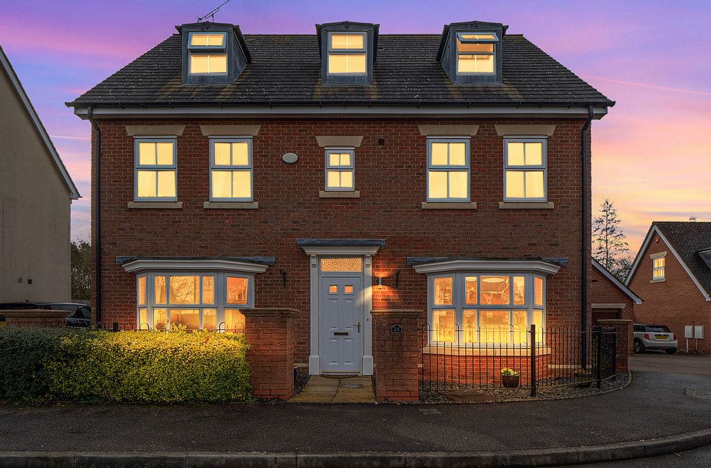 6 bed detached house for sale in The Hall Close, Dunchurch, Rugby