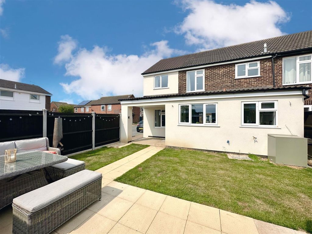 4 bed end terrace house for sale in Blenheim Avenue, Martham, Great