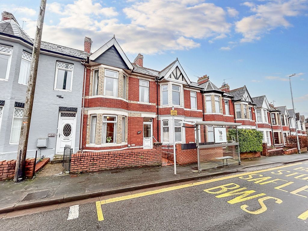 3 bed terraced house for sale in Caerleon Road, Newport NP19, £160,000