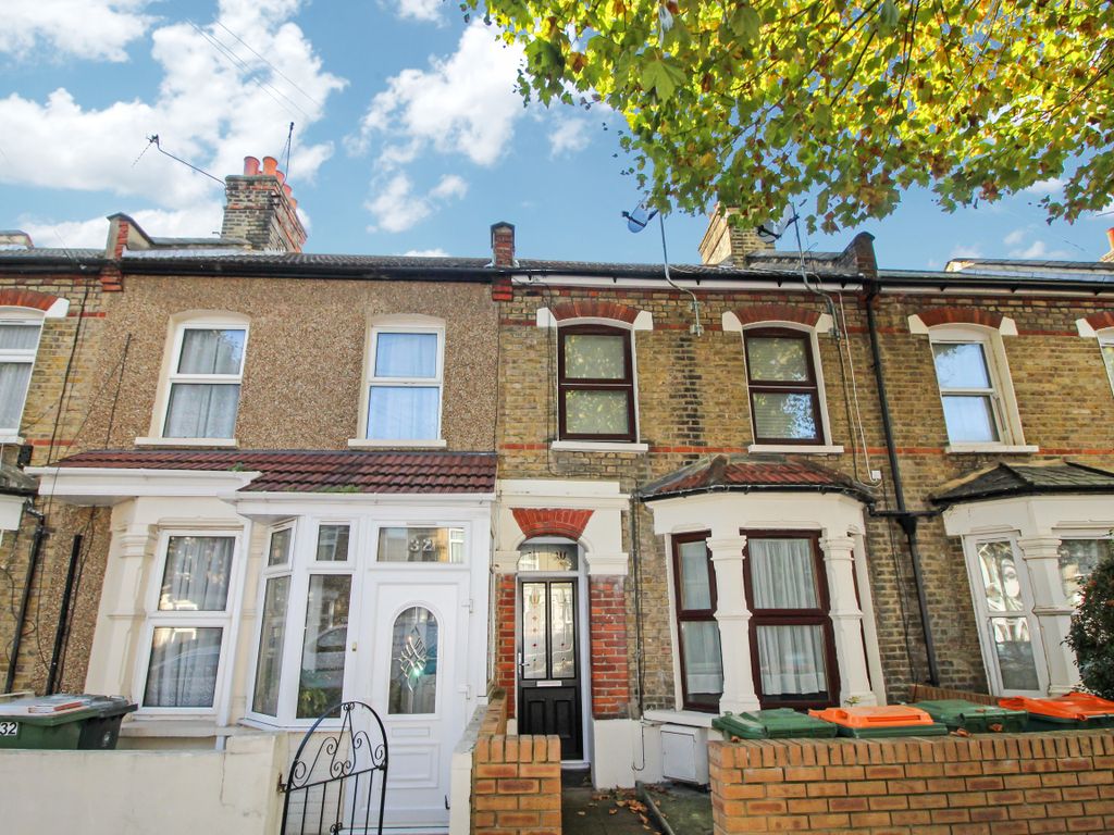 2 bed flat to rent in Creighton Avenue, London E6, £1,750 pcm Zoopla