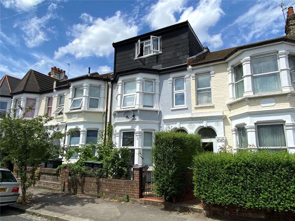 8 bed terraced house for sale in Falkland Road, London N8, £900,000