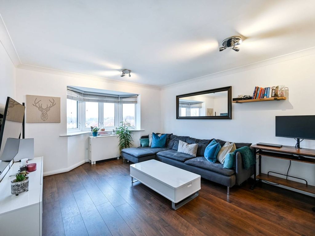 2 bed flat for sale in Varsity Drive, Twickenham TW1, £350,000 Zoopla