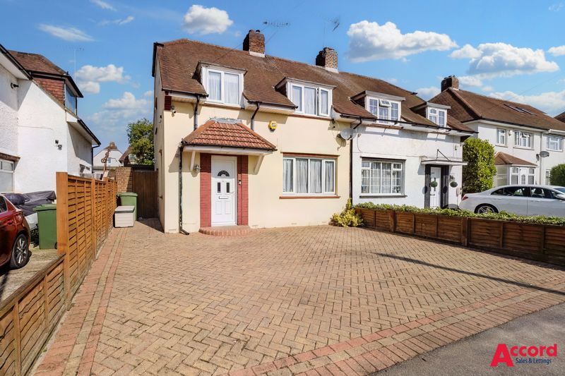 3 bed semidetached house for sale in Havering Road, Rise Park, Romford