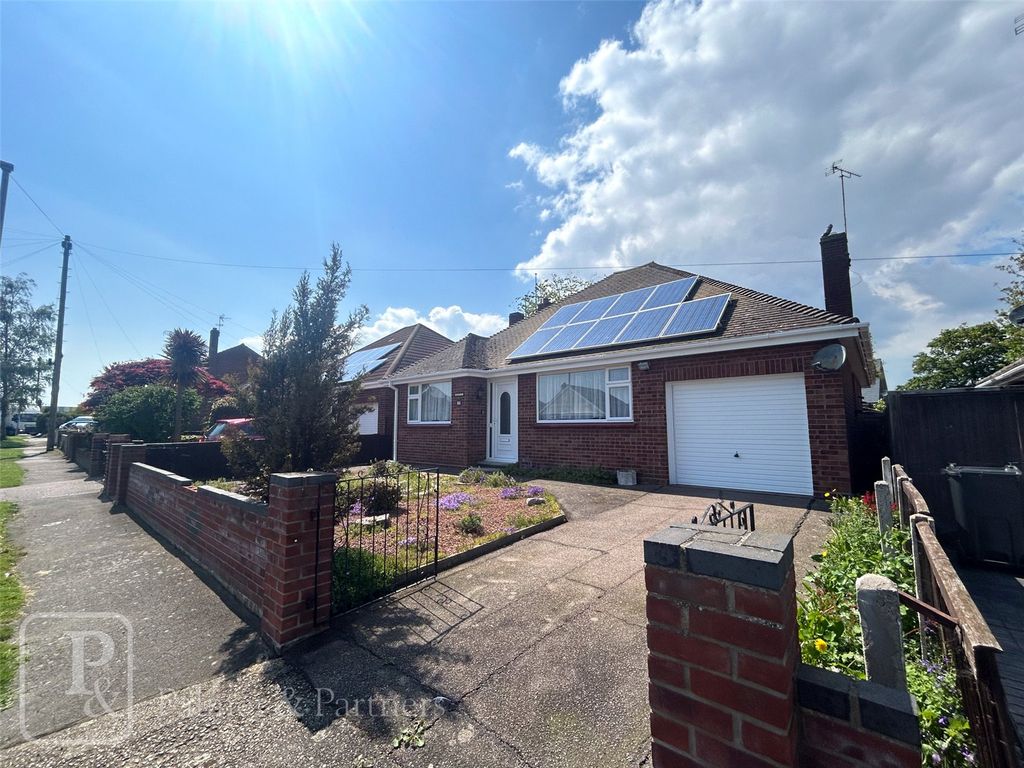 2 bed bungalow for sale in Wyndham Crescent, ClactonOnSea, Essex CO15