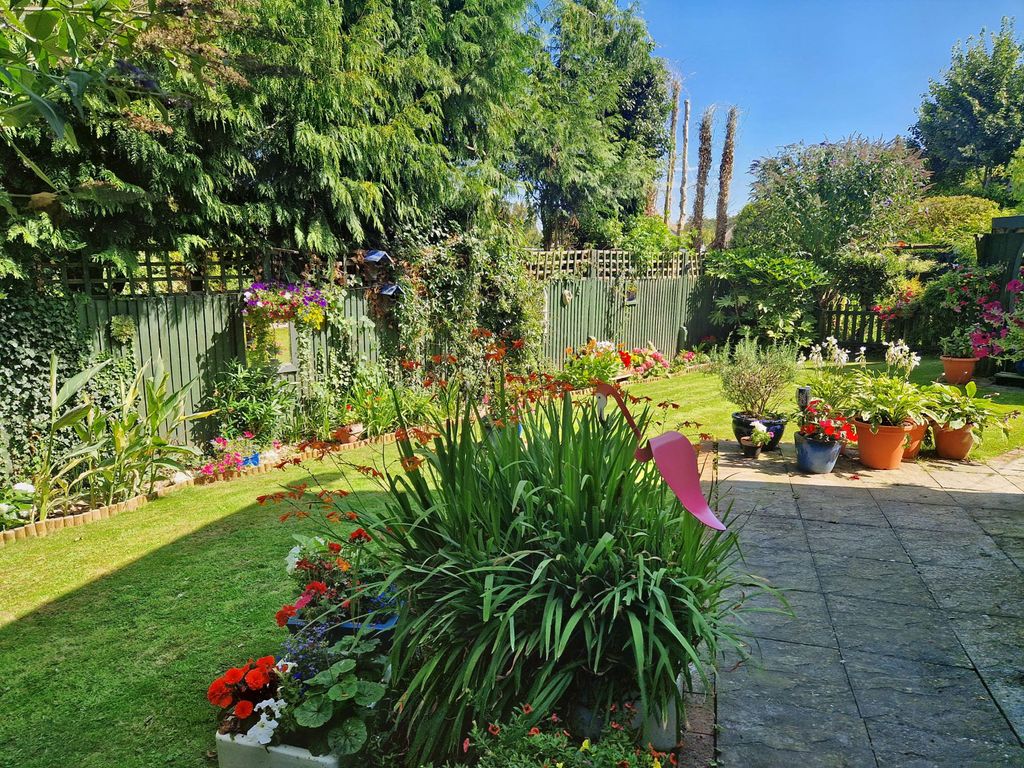 3 bed semidetached house for sale in Ailsa Mews, Borstal, Rochester