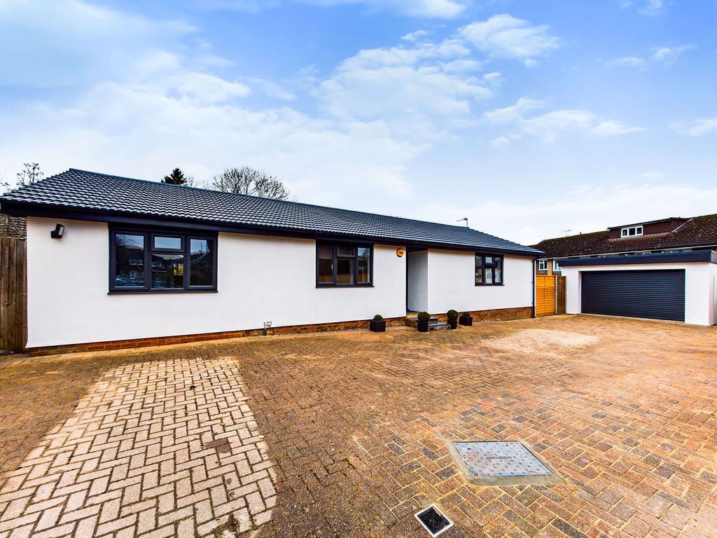 3 bed detached bungalow for sale in Laughton Road, Horsham RH12 Zoopla