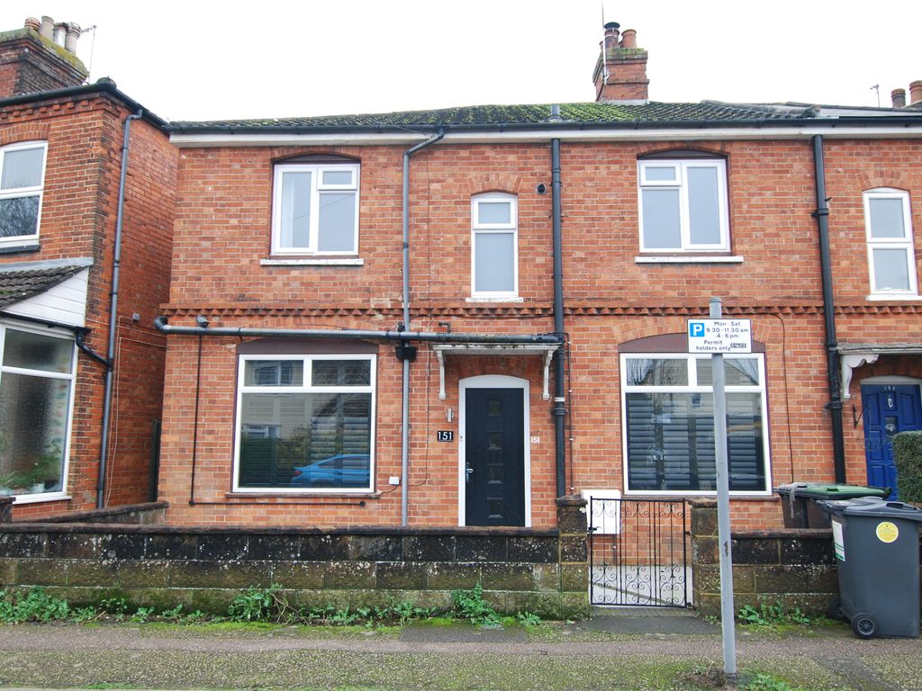 3 bed semidetached house to rent in Barden Road, Tonbridge TN9, £1,750
