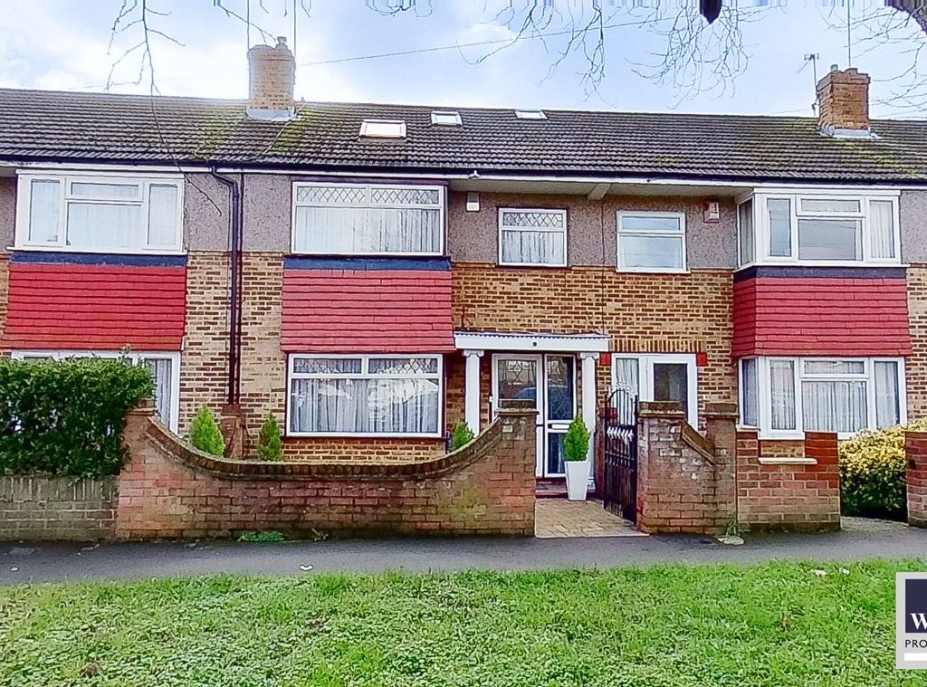 4 bed terraced house for sale in Central Avenue, Waltham Cross EN8 Zoopla