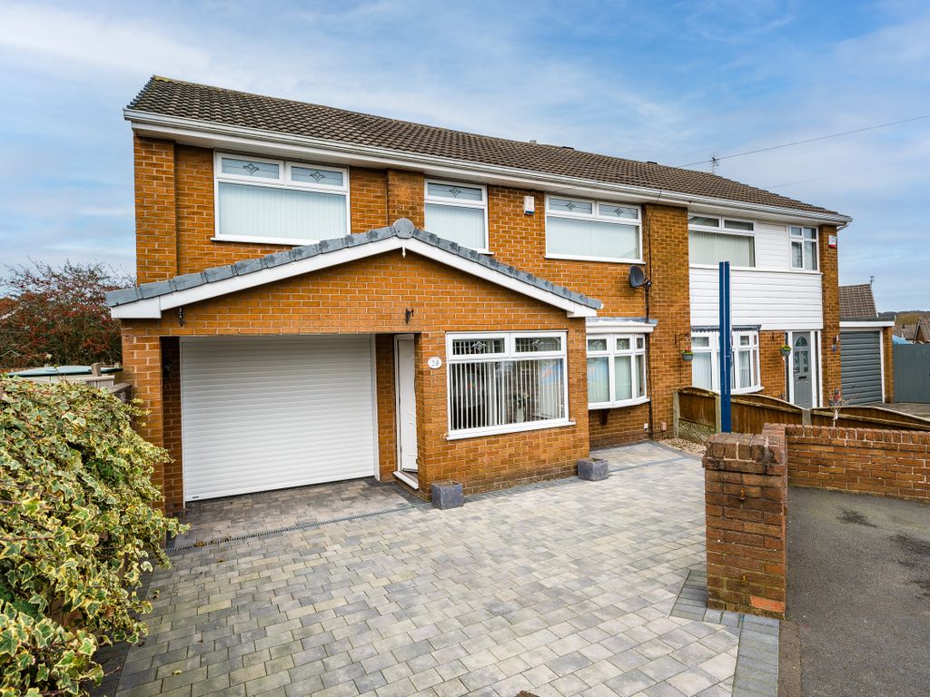 5 bed semidetached house for sale in Austell Close, Laffak, St Helens