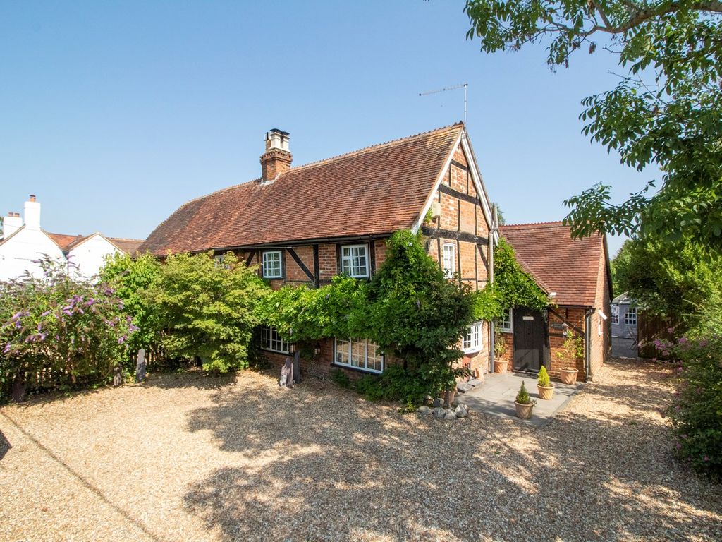 3 bed property for sale in The Street, Crookham Village, Fleet GU51