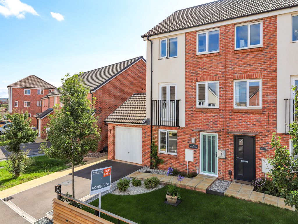 3 bed semidetached house for sale in Badger Way, Cranbrook EX5, £