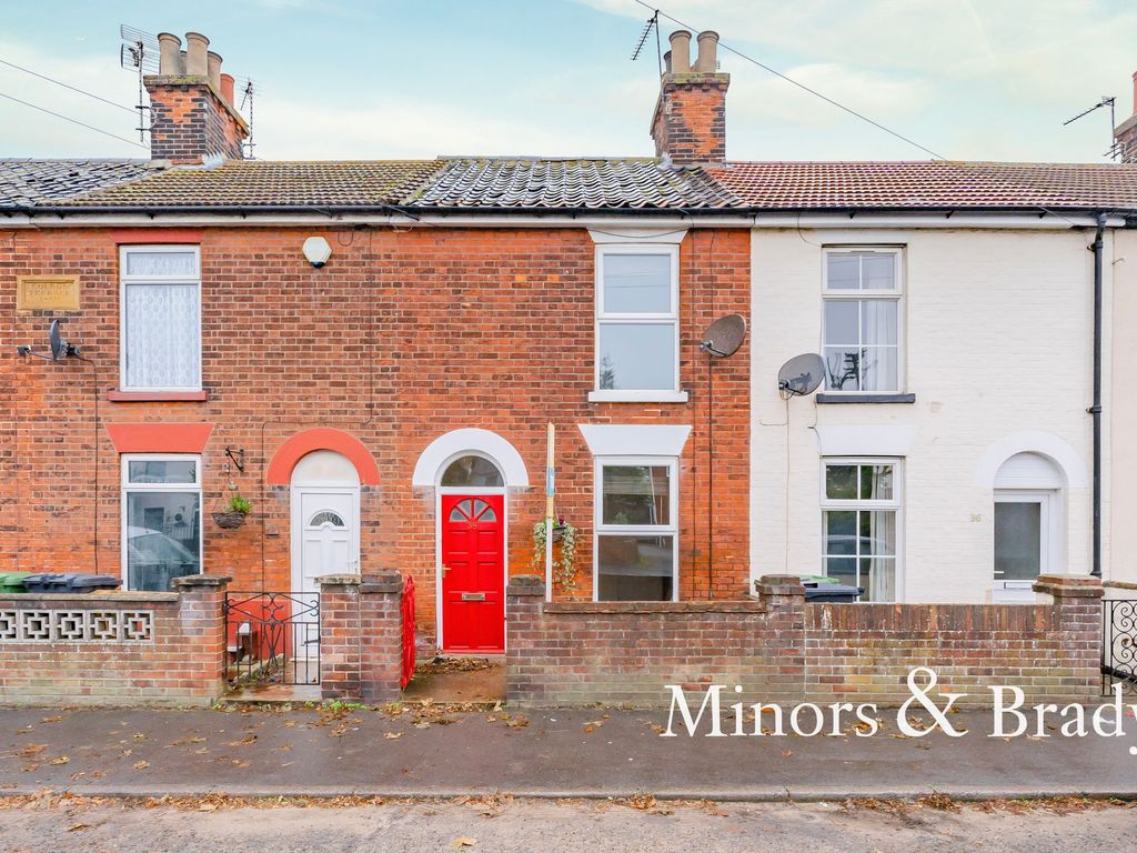 3 bed terraced house to rent in Yarmouth Road, CaisterOnSea NR30, £