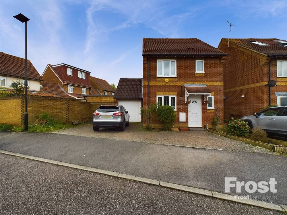 3 bed link detached house for sale in Trevithick Close, Feltham TW14, £