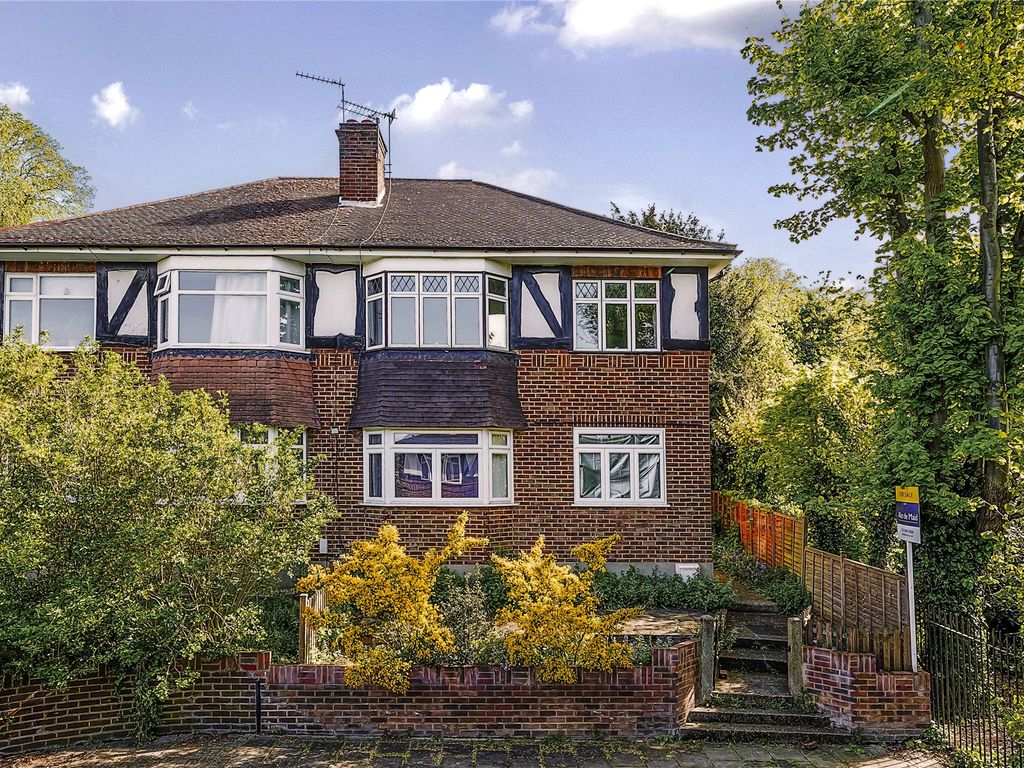 2 bed for sale in Mill Vale, Bromley BR2, £295,000 Zoopla