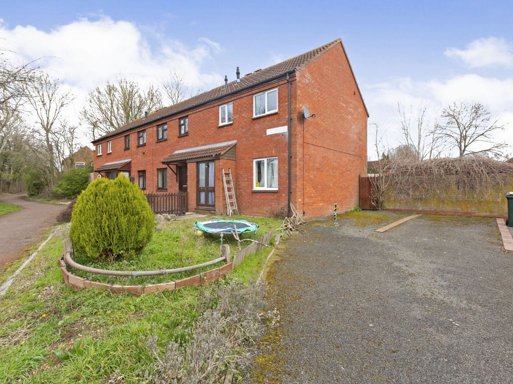 3 bed end terrace house for sale in Quinton Drive, Bradwell, Milton