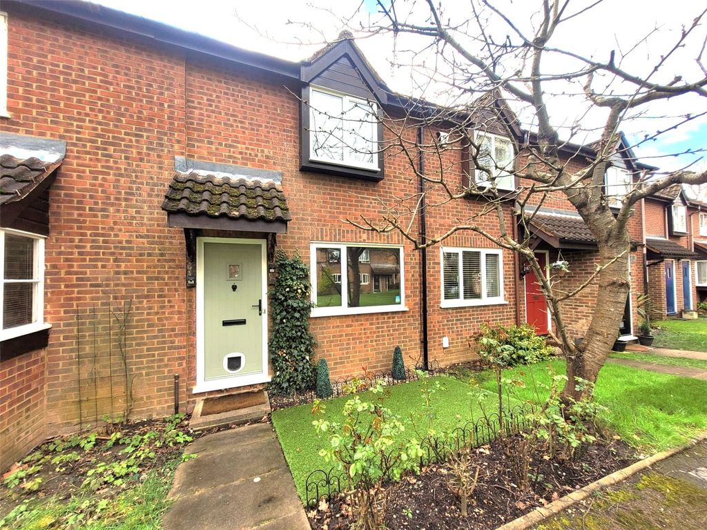 3 bed terraced house for sale in Boleyn Way, EN5, £500,000 Zoopla