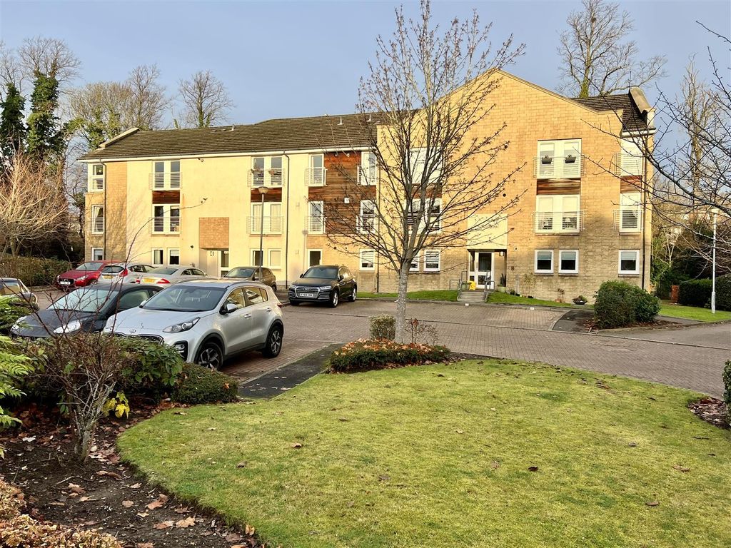 2 bed flat for sale in Woodburn Park, Hamilton ML3, £129,995 Zoopla