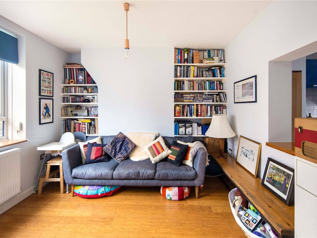 2 bed flat for sale in Muscott House, Whiston Road, London E2, £465,000