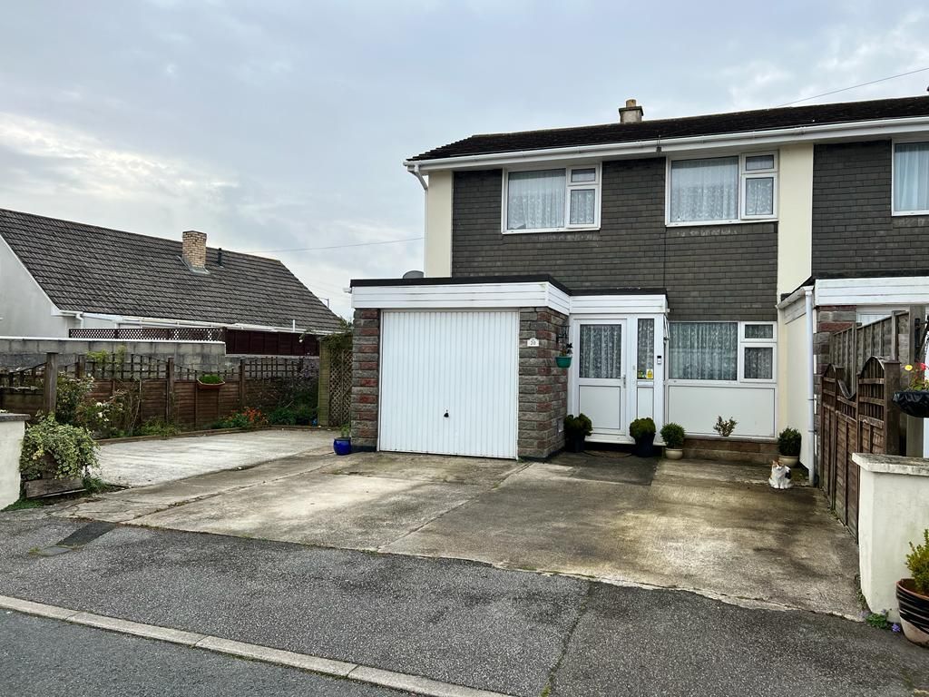 3 bed end terrace house for sale in Alexandra Close, Illogan, Redruth