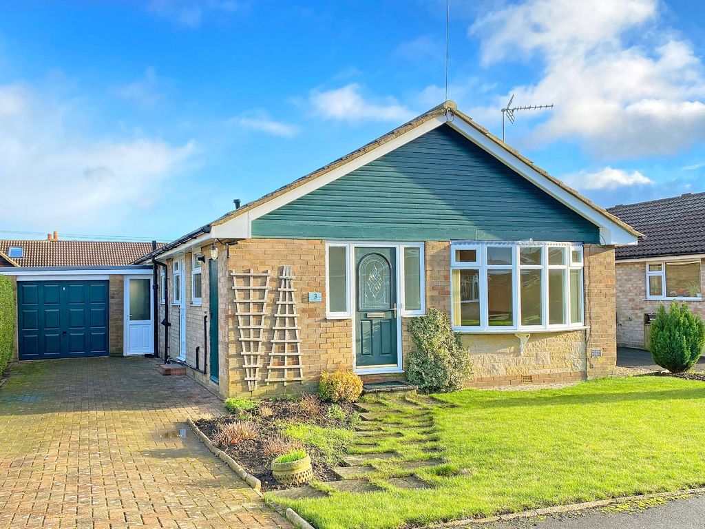 3 bed detached bungalow for sale in Larkfield Close, Harrogate HG2 Zoopla