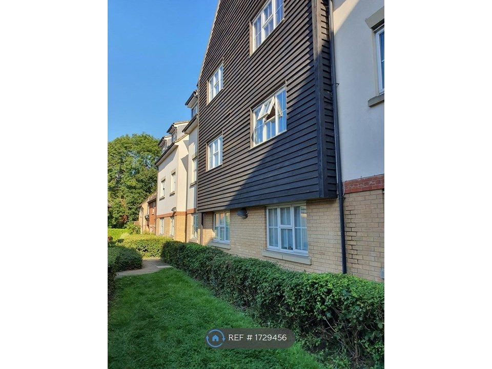 2 bed flat to rent in Retreat Way, Chigwell IG7 Zoopla