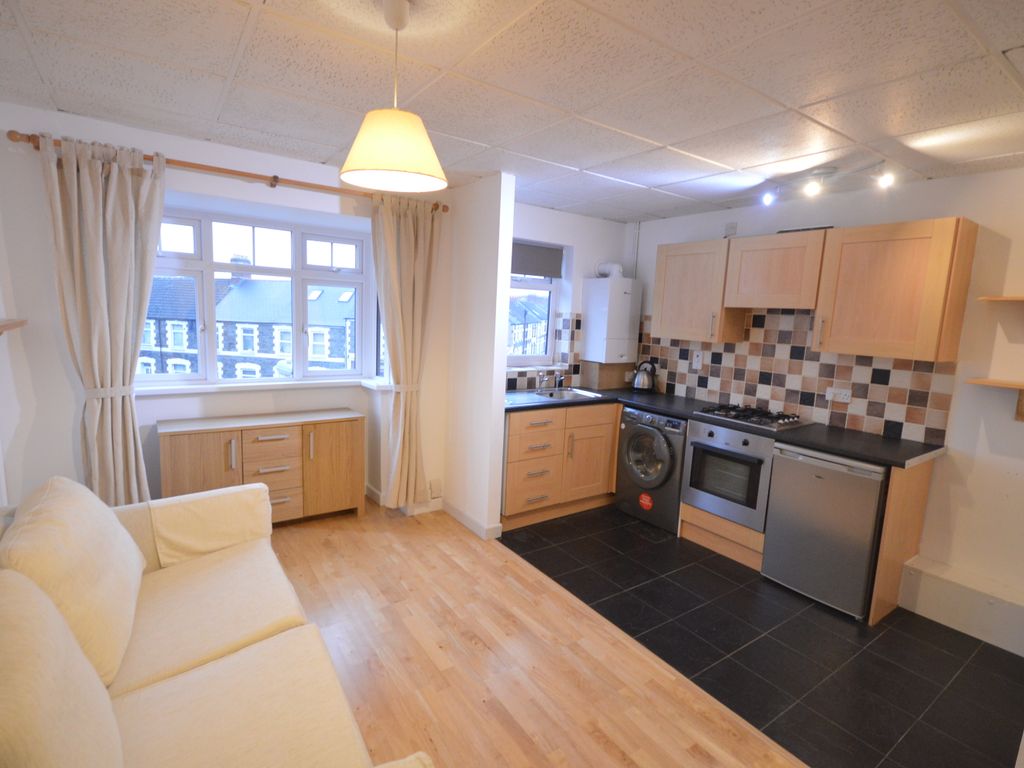 1 bed flat to rent in Dalton Court, Cathays, Cardiff CF24, £725 pcm