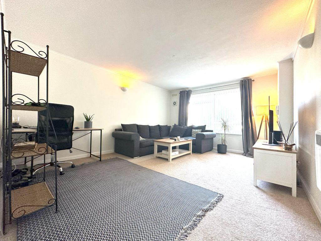 1 bed flat to rent in Molesey Avenue, West Molesey KT8 Zoopla