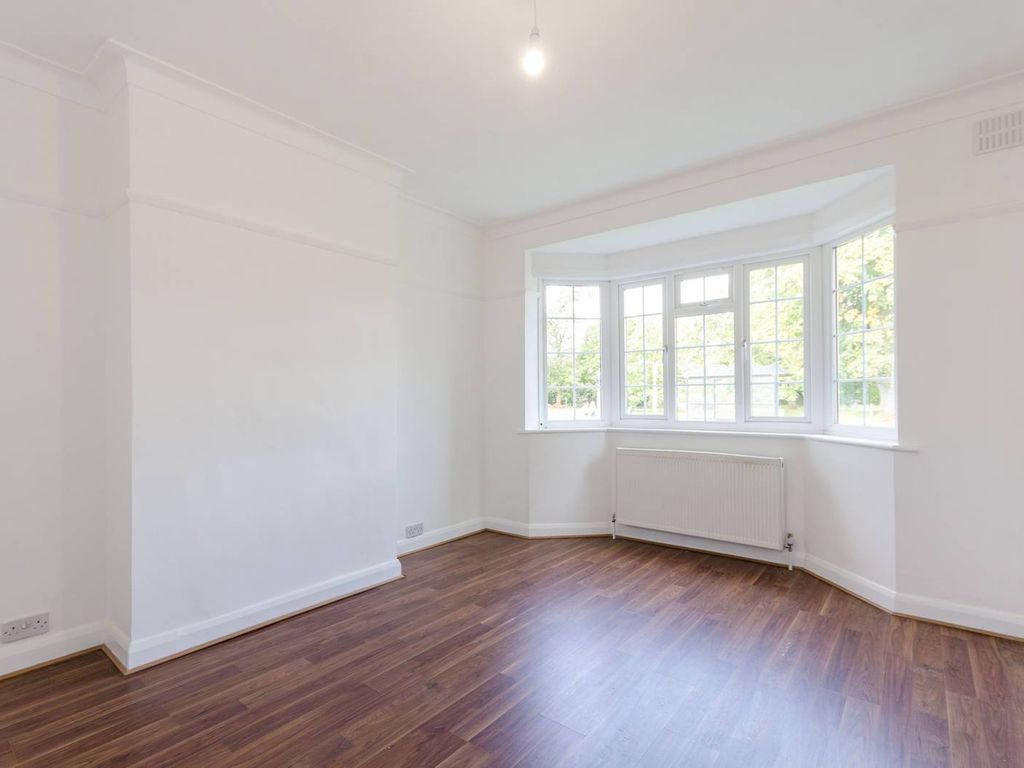 2 bed flat to rent in Ditton Lawn, Thames Ditton KT7 Zoopla